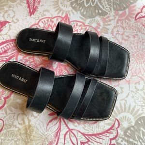 Matt and Nat Black Leather Sandals Sz 8